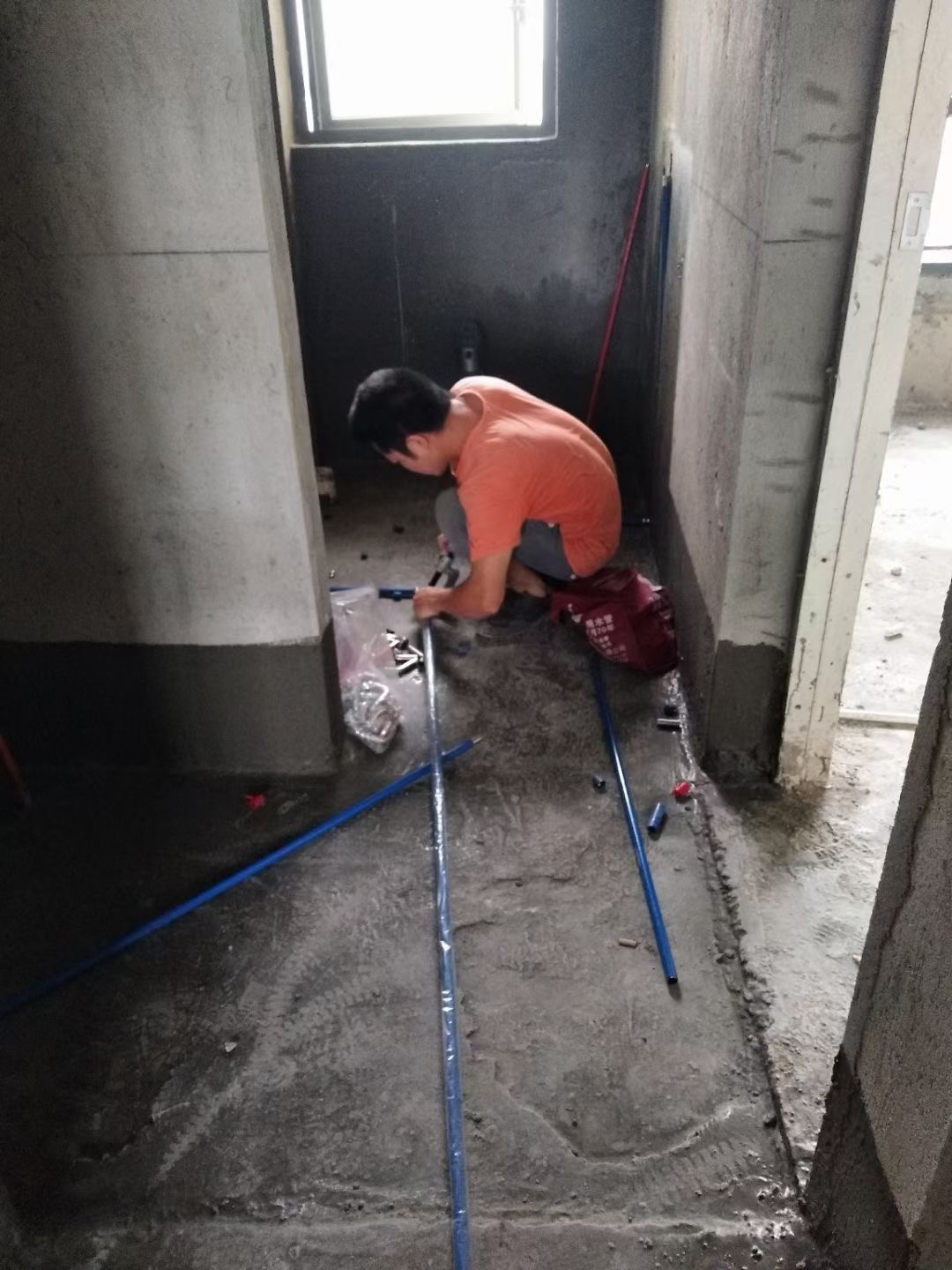 茄子视频污在线牌覆塑茄子在线视频APP保溫水管安裝現場.jpg