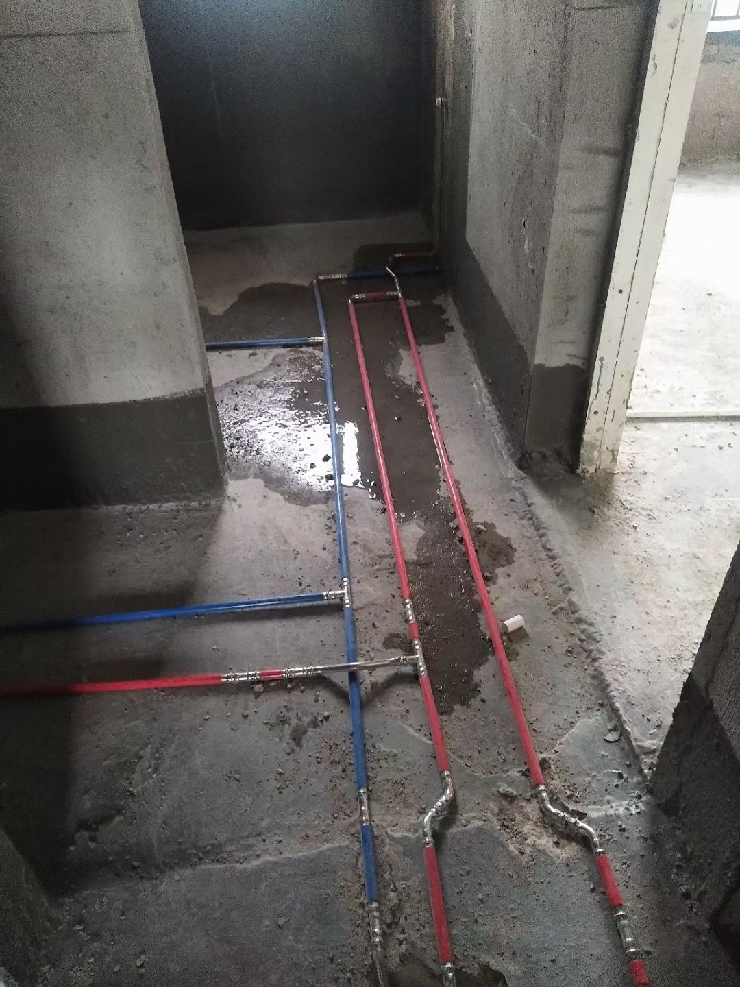 茄子视频污在线牌覆塑茄子在线视频APP冷熱水管安裝現場.jpg