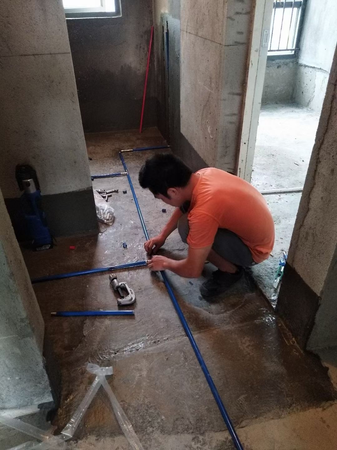 茄子视频污在线牌覆塑茄子在线视频APP熱水管安裝現場.jpg