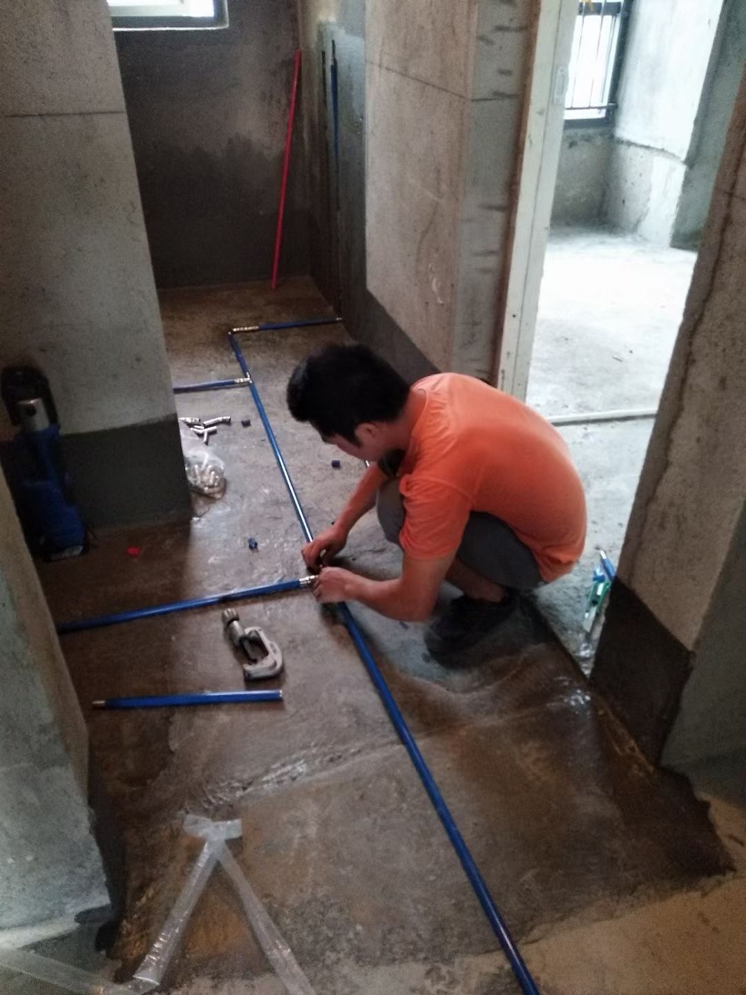 茄子视频污在线牌覆塑茄子在线视频APP飲用水管安裝現場.jpg