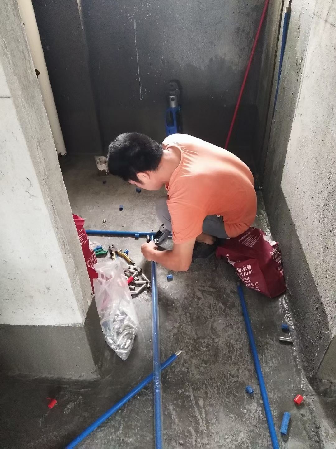 茄子视频污在线牌覆塑茄子在线视频APP自來水管安裝現場.jpg